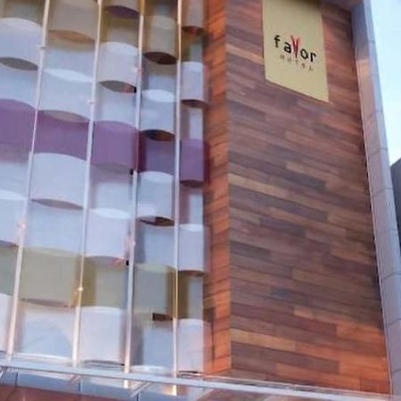 Favor Hotel Makassar City Center By Life Esterno foto