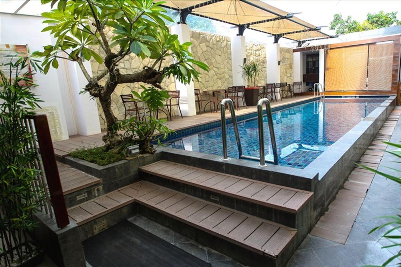 Favor Hotel Makassar City Center By Life Esterno foto