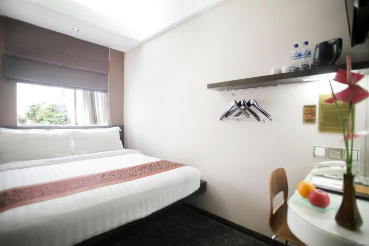 Favor Hotel Makassar City Center By Life Esterno foto