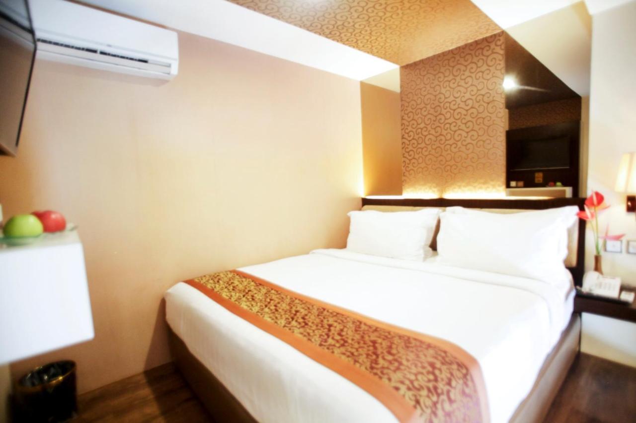 Favor Hotel Makassar City Center By Life Esterno foto