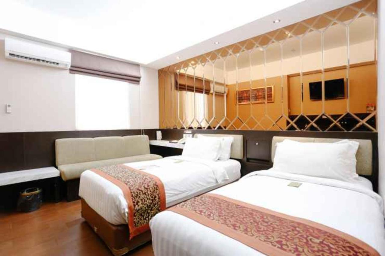 Favor Hotel Makassar City Center By Life Esterno foto