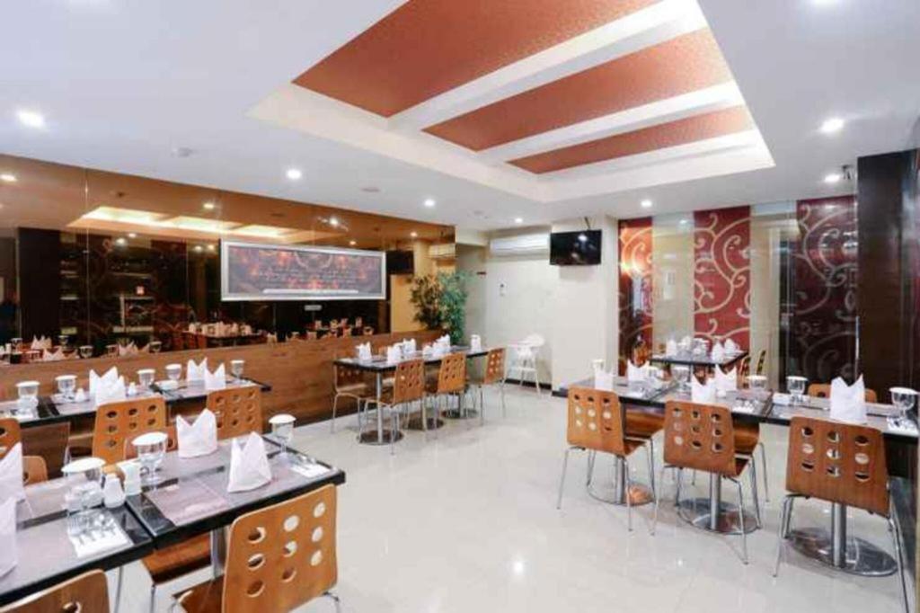 Favor Hotel Makassar City Center By Life Esterno foto