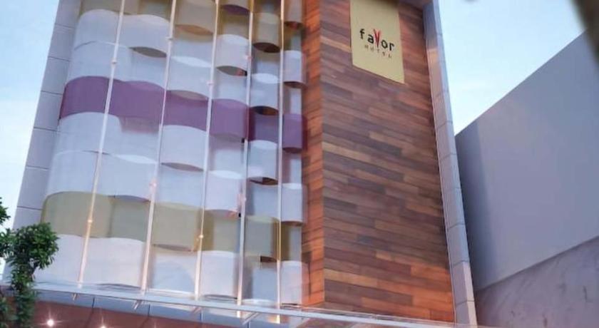 Favor Hotel Makassar City Center By Life Esterno foto