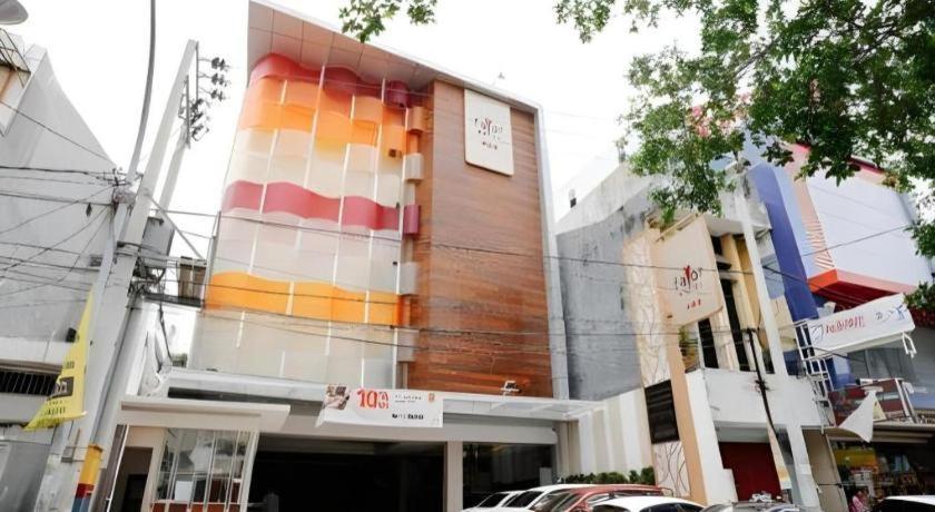 Favor Hotel Makassar City Center By Life Esterno foto