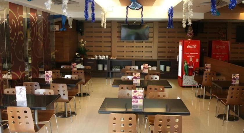 Favor Hotel Makassar City Center By Life Esterno foto