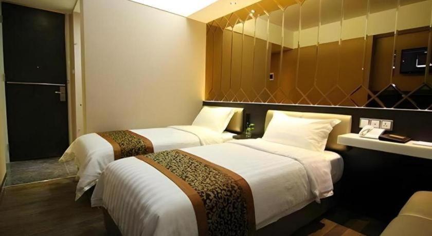 Favor Hotel Makassar City Center By Life Esterno foto