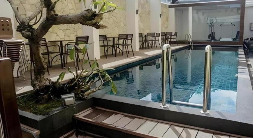 Favor Hotel Makassar City Center By Life Esterno foto