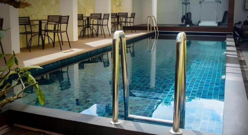 Favor Hotel Makassar City Center By Life Esterno foto