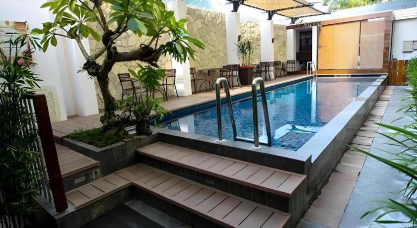 Favor Hotel Makassar City Center By Life Esterno foto
