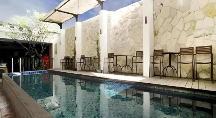 Favor Hotel Makassar City Center By Life Esterno foto