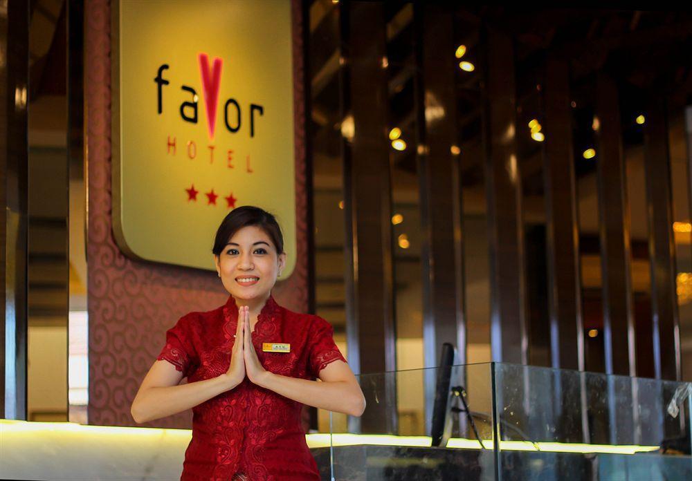 Favor Hotel Makassar City Center By Life Esterno foto