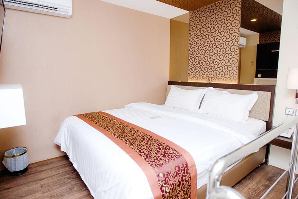 Favor Hotel Makassar City Center By Life Esterno foto