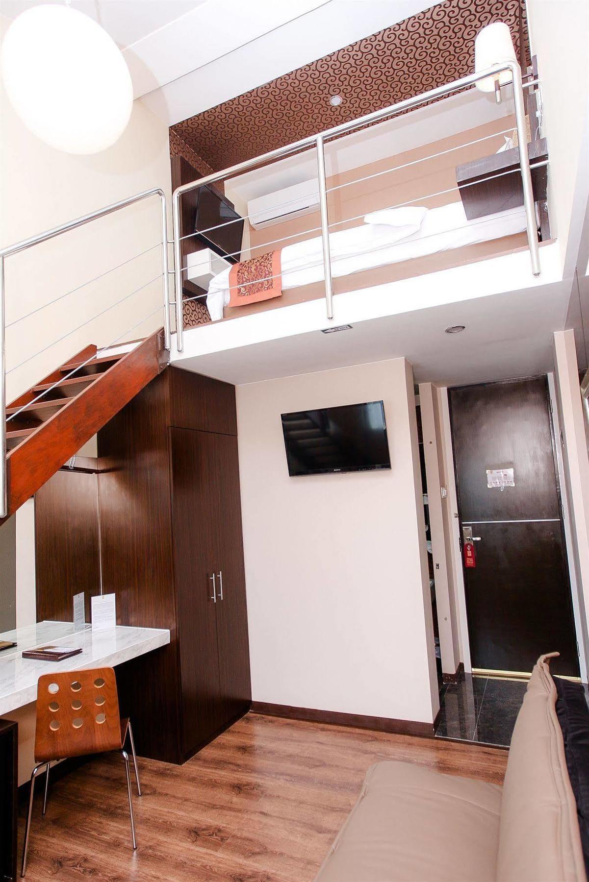 Favor Hotel Makassar City Center By Life Esterno foto